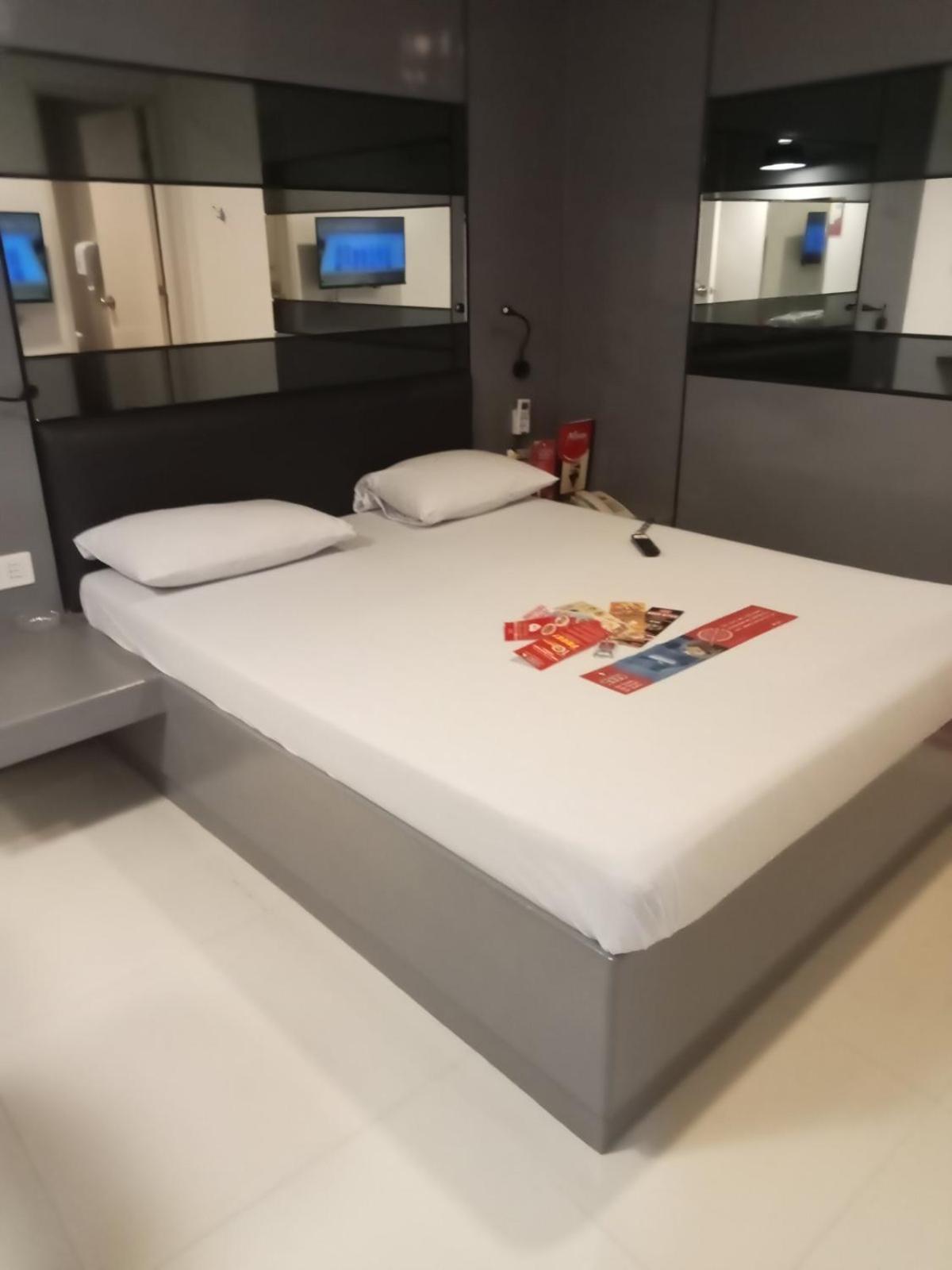 Hotel Sogo Pasay Wood Street Εξωτερικό φωτογραφία